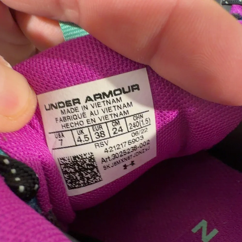 Under Armour Charged Aurora 2 Women's Sz 7 Black Purple 3025238-002
